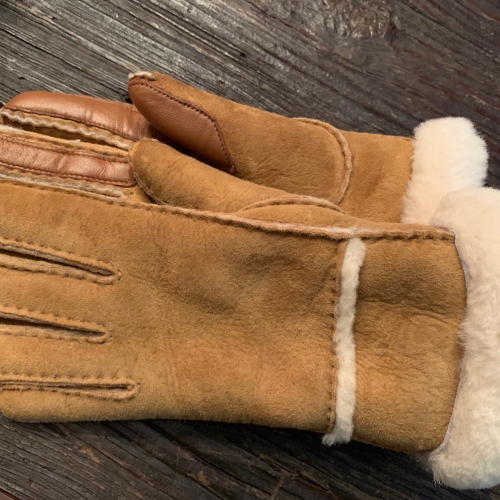 UGG Shearling Seamed Tech Gloves